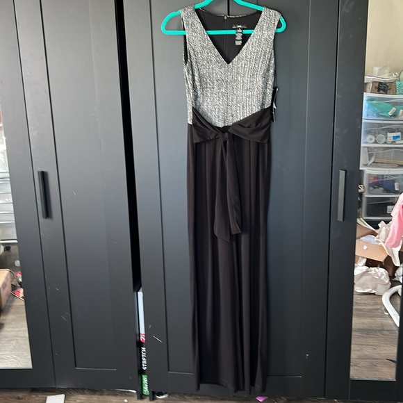 R&K NWT color block silver sparkling sleeveless front tie jumpsuit size 8 black - Picture 4 of 9